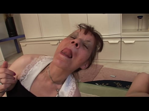 ❤️ Tokorua nga kuia me tetahi koroua he tokotoru Porno i mi.pornhdvideos.ru ️❤